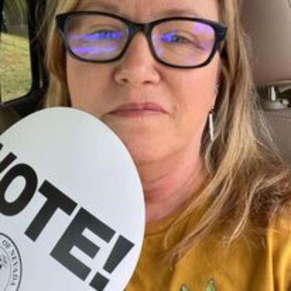 Meet your Posher, Julia - Picture 3 of 3